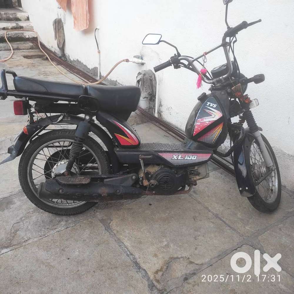age 9 yrs  model 2016 tvs xl 100