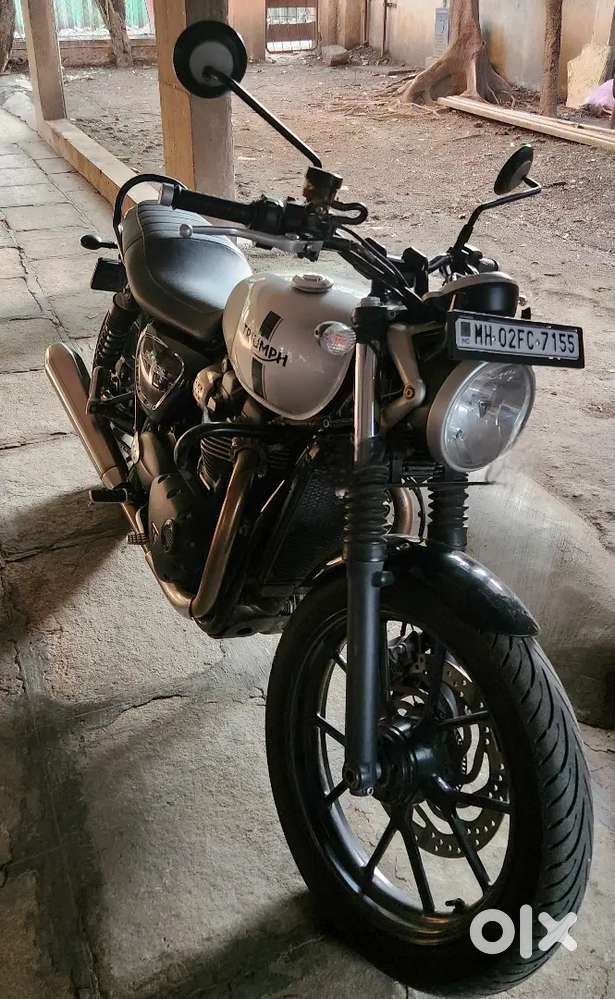 triumph street twin