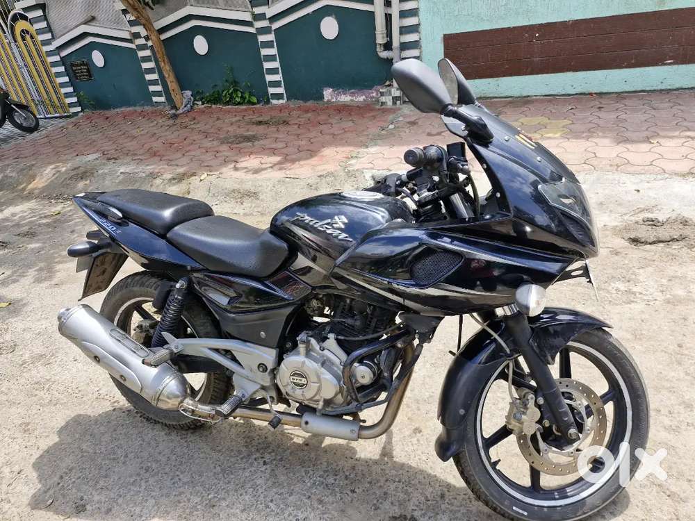 Pulsar 220