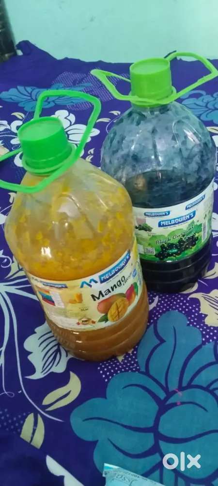 Hand grinder and lassie bottels orr falvore