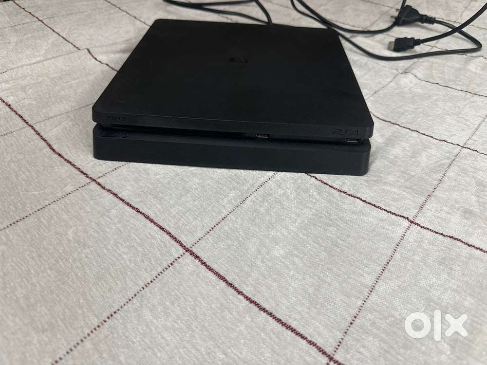 Play station 4 slim