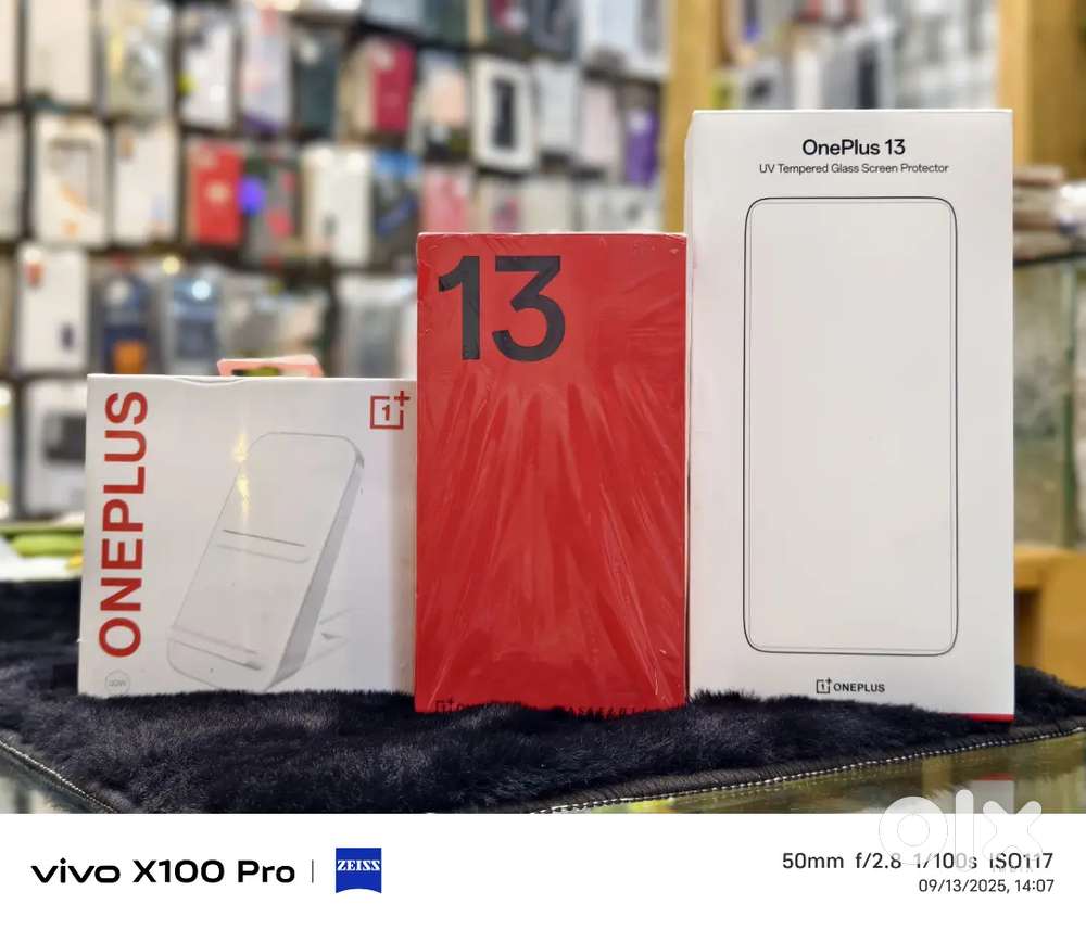 Royal Mobiles Oneplus 13 (Sealcut) Free items
