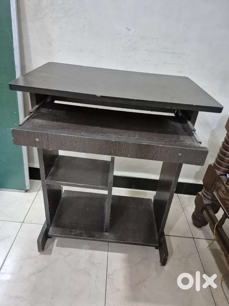 Computer table
