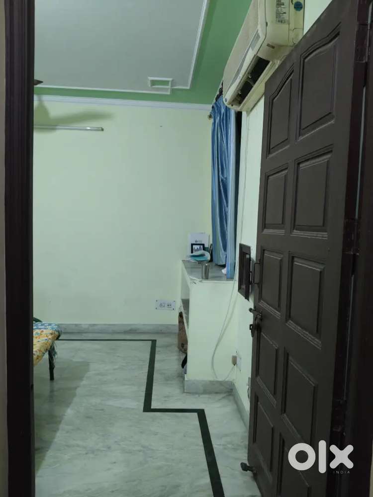 Need girl roommate for one room set