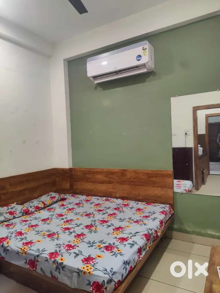 Fully Furnished 1Rk Zero Brokrege Near Bombay Hospital Square Main