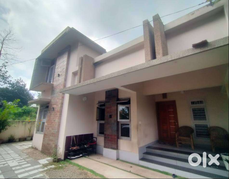 2100 Sqft 4 BHK Home  Just 1.5 Yrs Old  Kurishumoodu