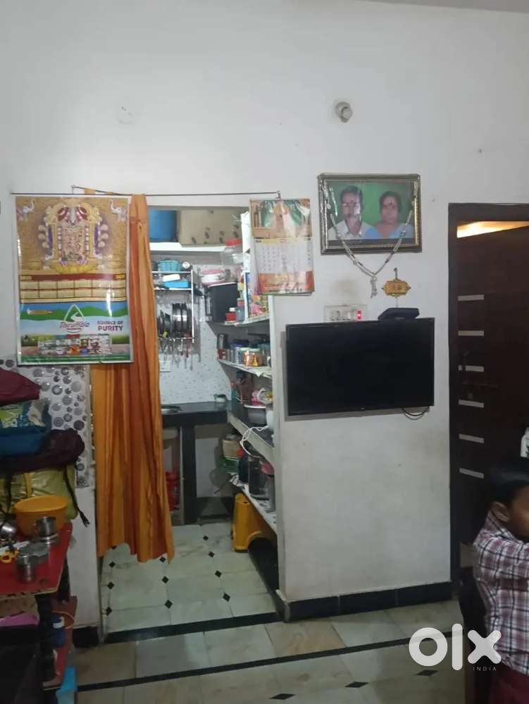 1Rk and small dressing room with attached washroom for rent