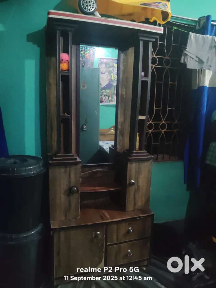 Plywood dressing table