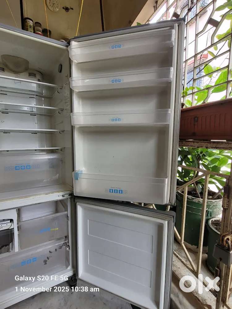 Panasonic 300 ltr dabble dor fridge 100 parcent  good condition.