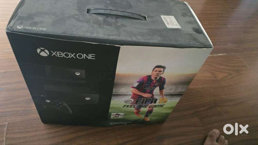 Xbox one console with kinect, 3 games & extra controllers
