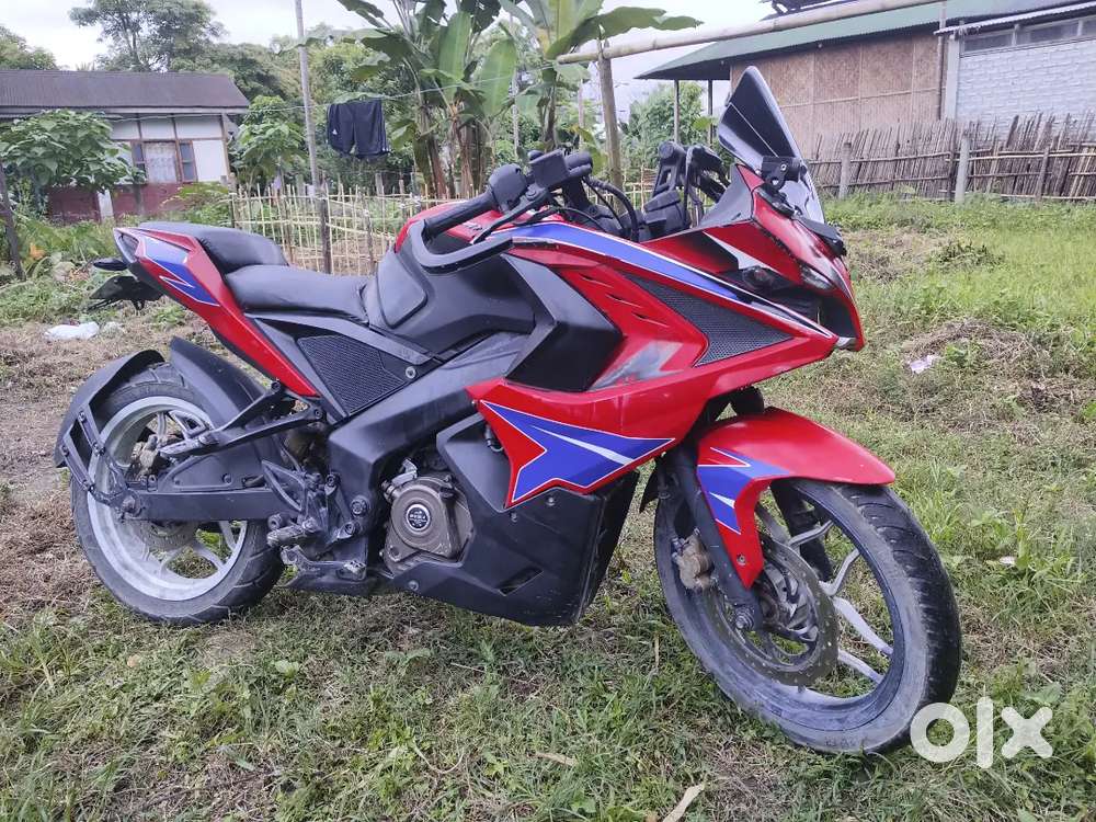 Bajaj rs 200