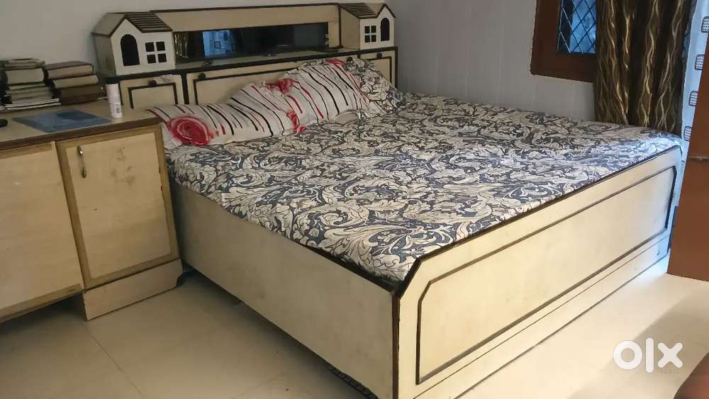 Double bed queen sized with storage (4 cabinets)