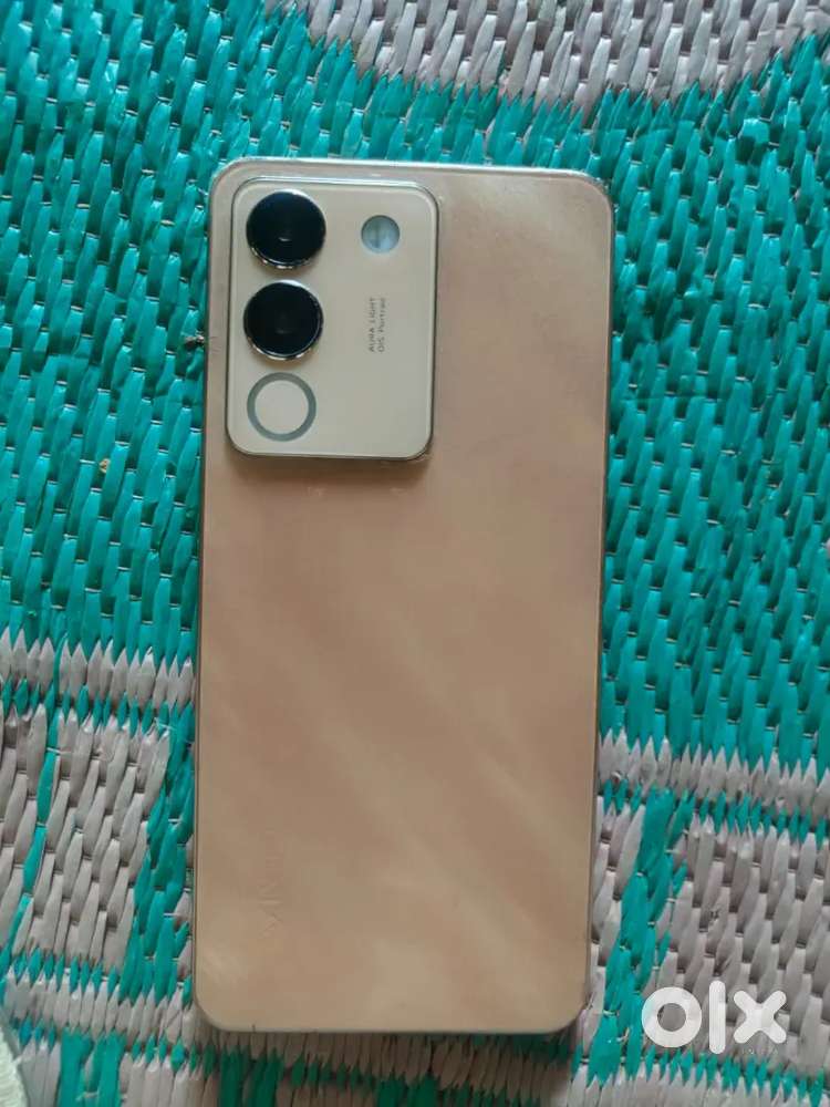 1 year old hai but condition genuine hai or bilkul ok phone