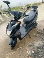 Komaki X1 electric scooty with 5 lithium battery