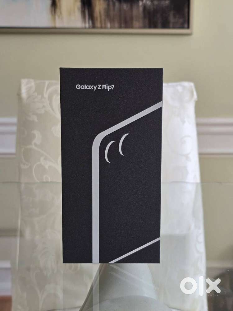 SAMSUNG GALAXY Z FLIP 7 12GB/512GB SEALED WITH ONE YEAR WARRANTY