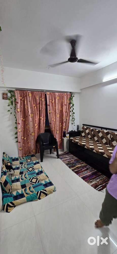 Flatmate in khar east