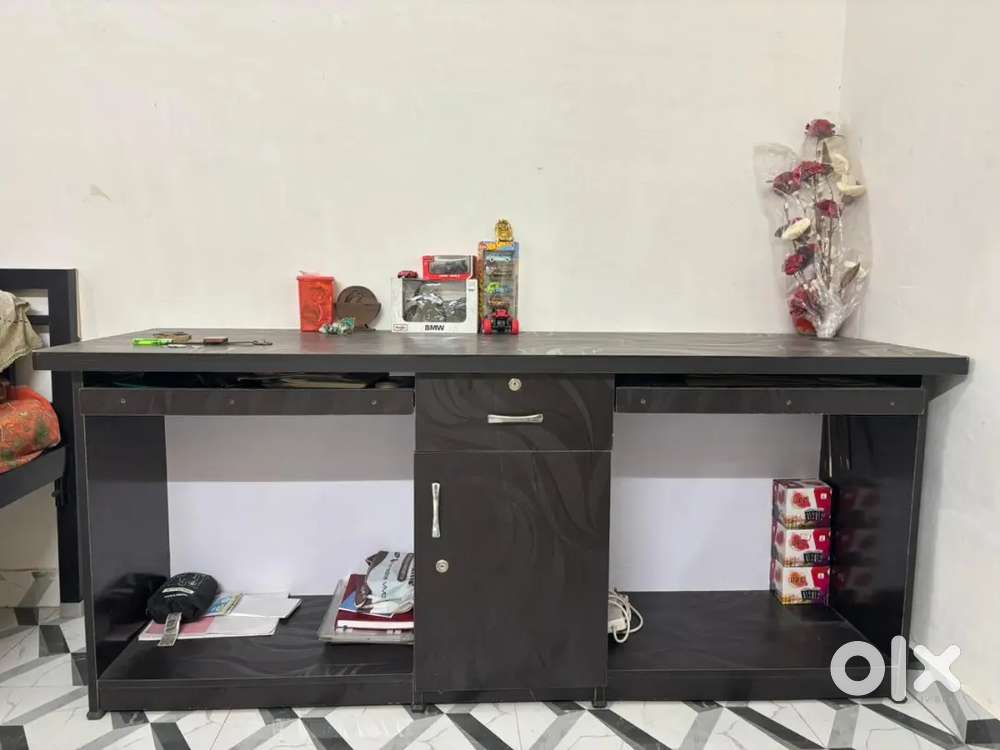 Premium WoodenStudy &Workstation Table,Modern Design,Spacious Storage