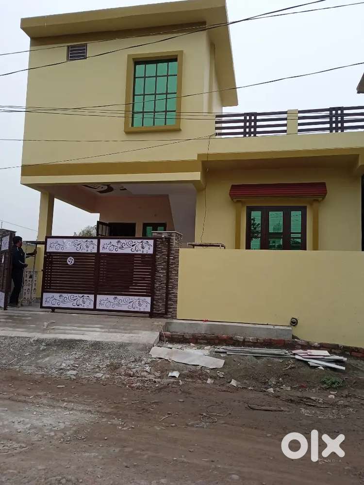 Two room set with separate kitchen and attached bathroom is available