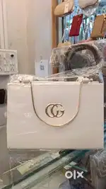 Purs &hand bag