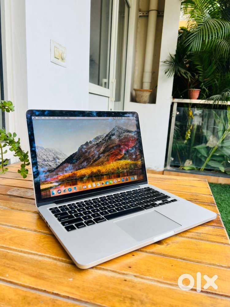 MacBook Pro 13” 8 GB RAM, 256 GB SSD with original charger