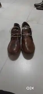 Leather shoes dealer.