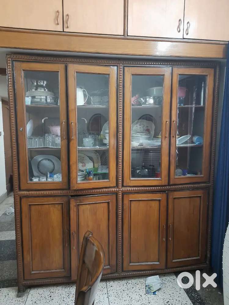 Wooden crockery unit
