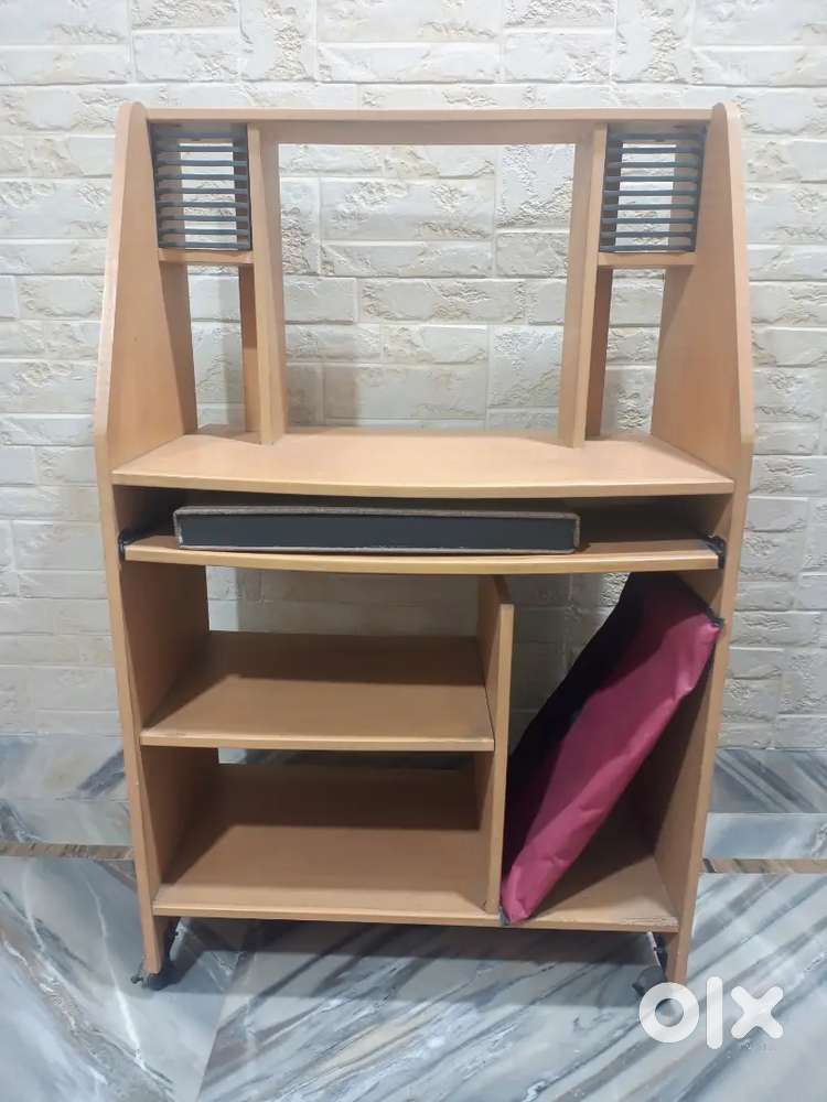 Computer table