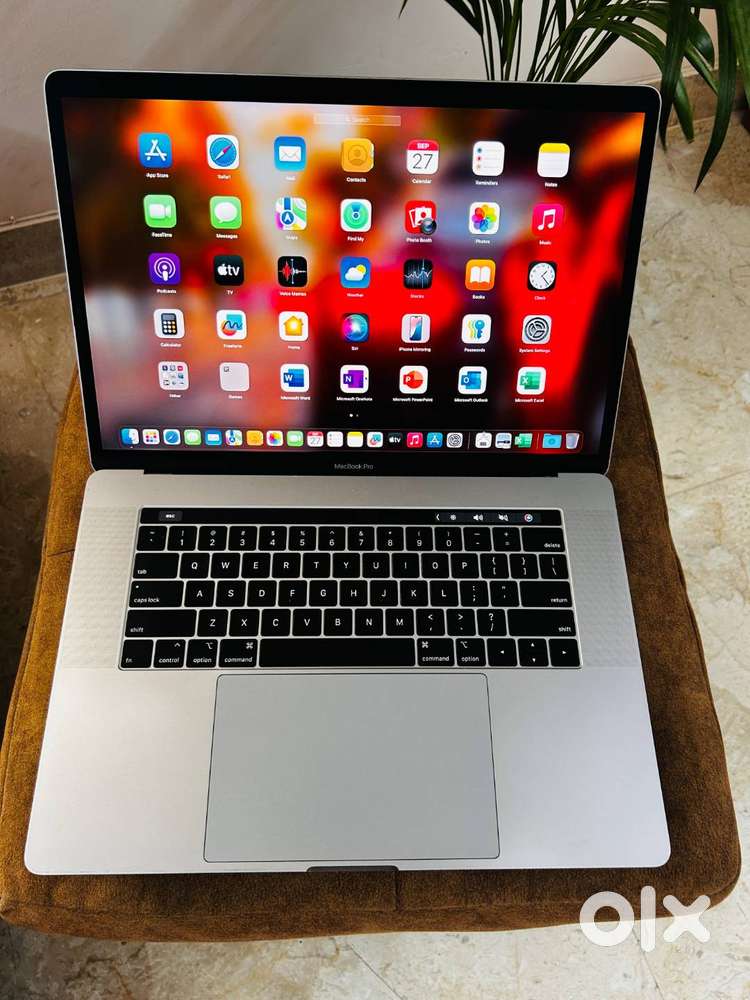 P - Apple MacBook Pro