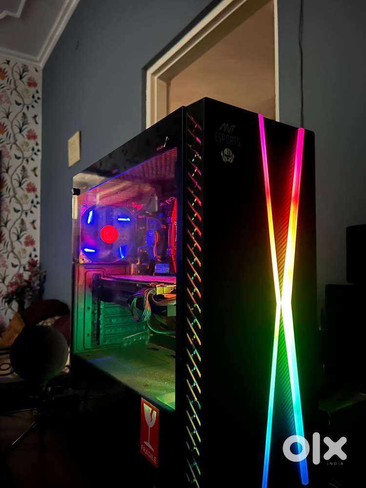 Gaming Pc with monitor and keyboard, mouse