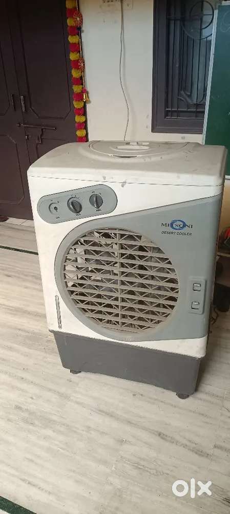 Cooler with heavy exhaust motor