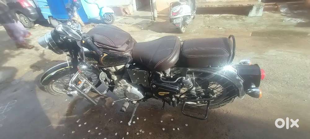Royal Enfield classic 350 with excellent condition with low kms driven