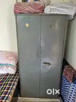 स्टील अलमारी