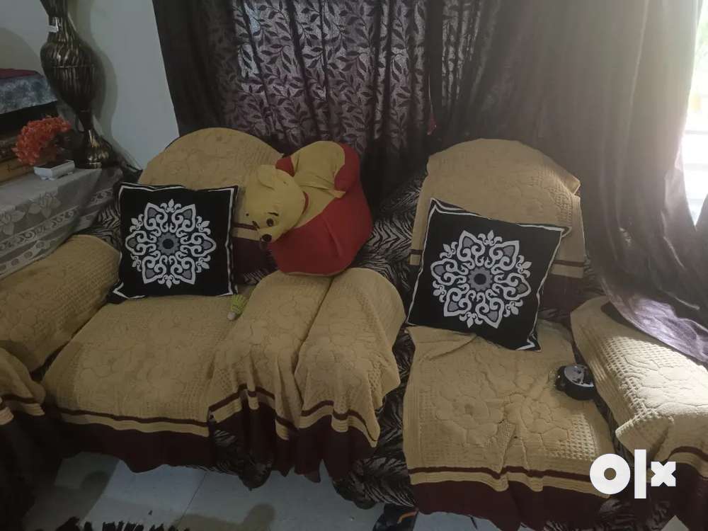 SOFA SETS IN GOOD CONDITION