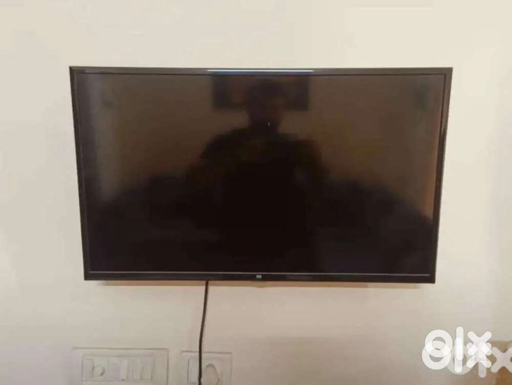 Xiaomi LED Smart TV 32 Inches with TV mount and Remote
