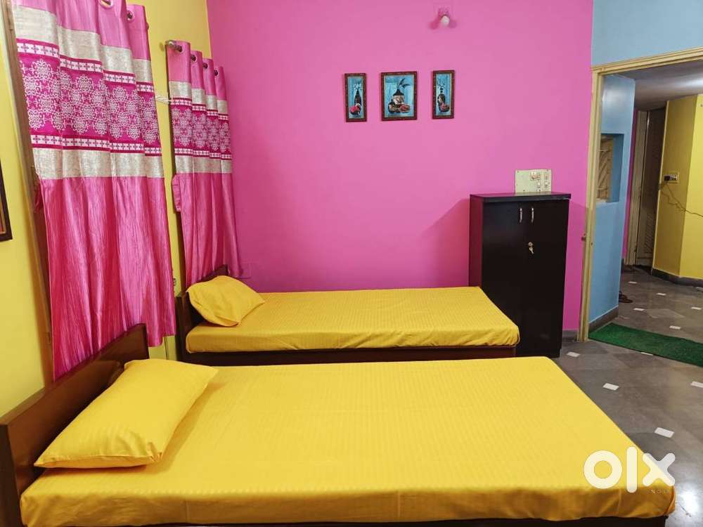 GIRL'S PG IN RACE COURS AND BOY'S PG IN ALKAPURI, SAYAJIGUNG