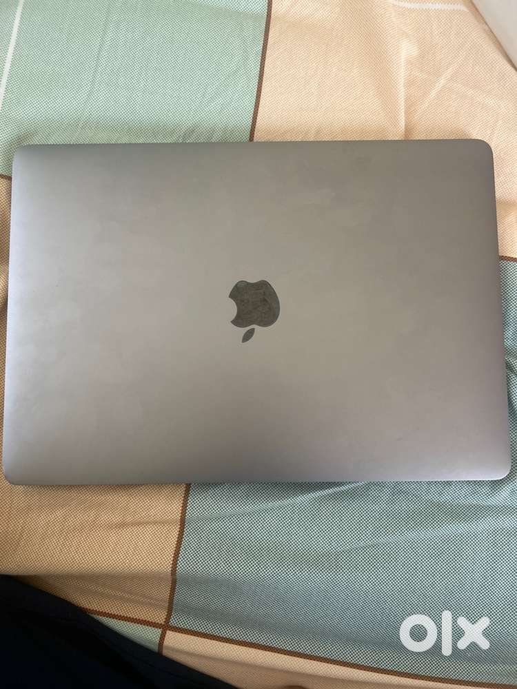 Apple mac book pro 13 inch