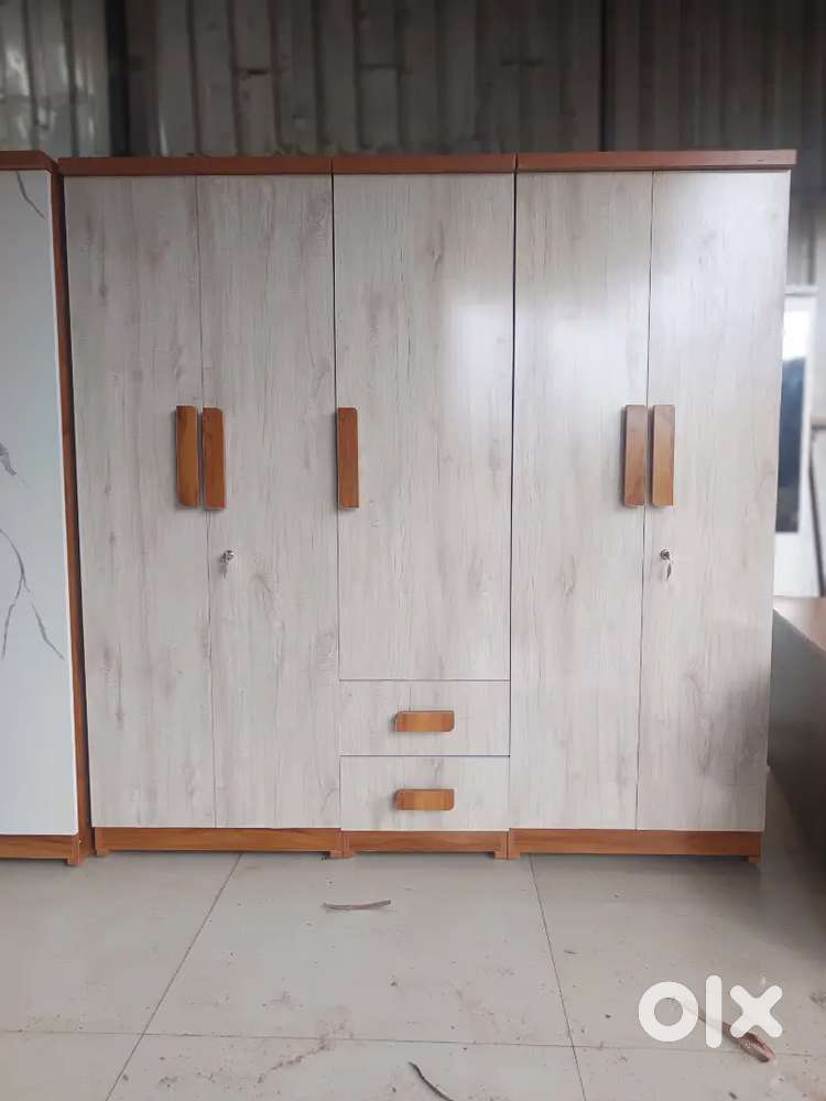 BRAND NEW  5 DOORS WARDROBE