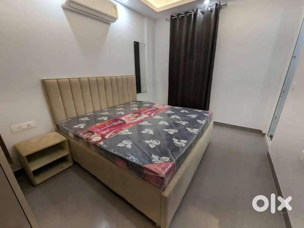 Gurgaon Sector 43 DLF regency park 1 BHK 1 fully furnished