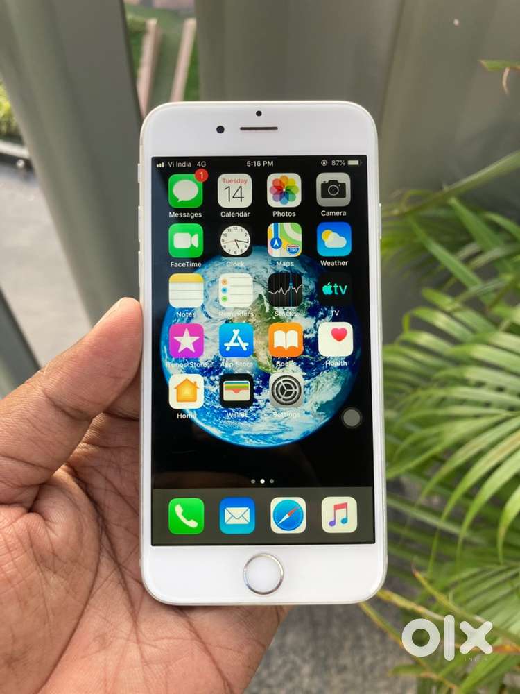 Iphone 6 16gb silver neat condition no scratches with orginal charger