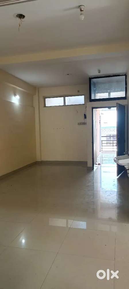 2bhk flat for family and bachelor or girls in morabadi
