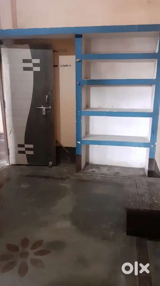 Single room with seperate latrine bathroom and parking. No bijli bill