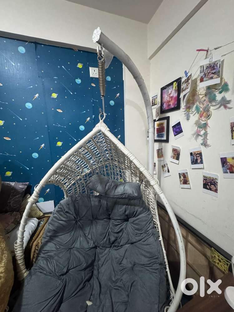 Comfortable hanging swing chair with soft cushion