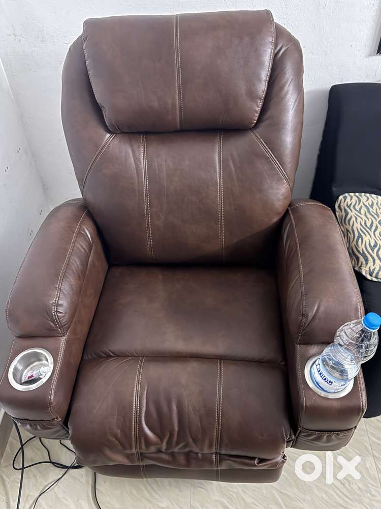 RECLINER CHAIR WITH MASSAGER