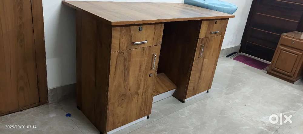 Double cupboard office table , with storeg