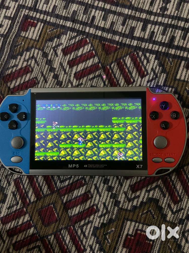 Handheld game console