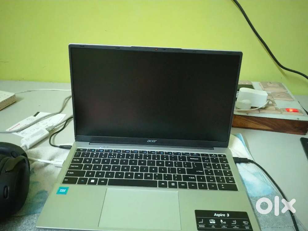 New Acer Aspire 3 Laptop; Excellent condition!