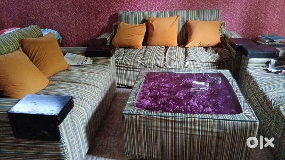 Sofa set and table