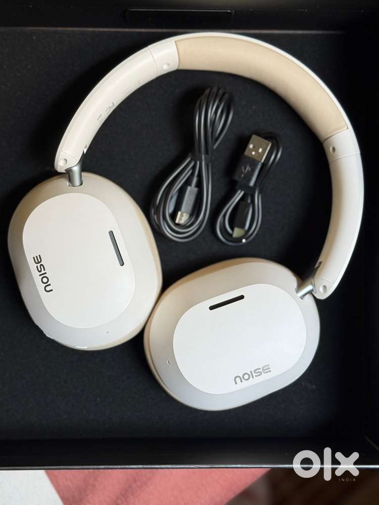 NOISE AIRWAVE MAX 5 headphones