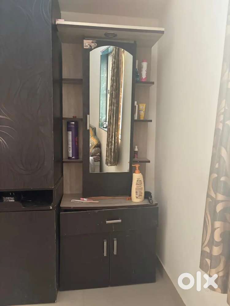 Dressing table