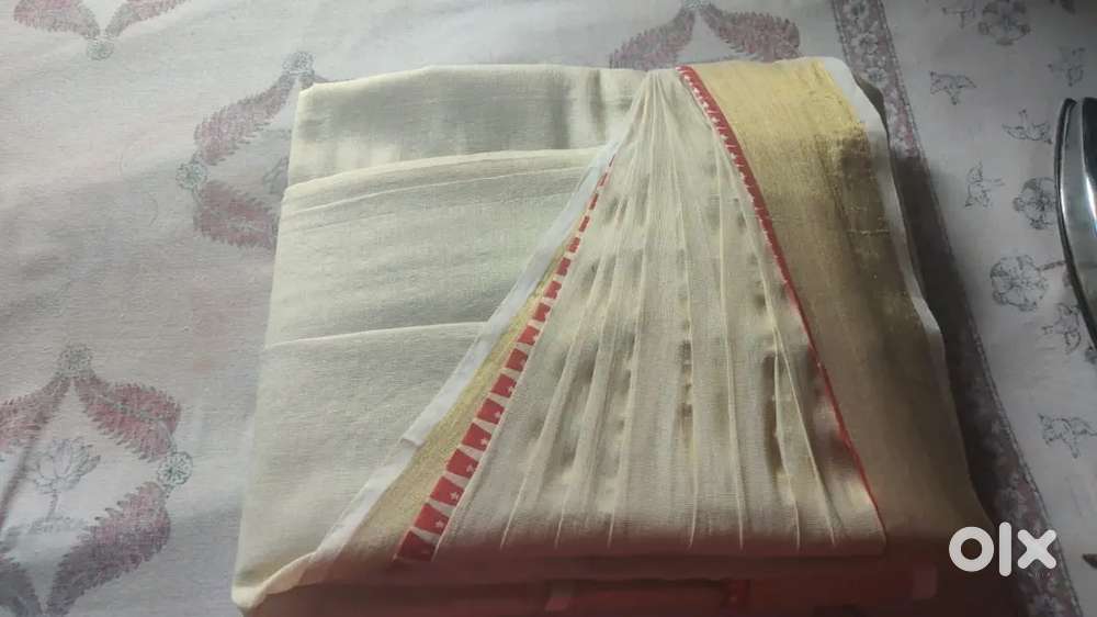 Saree box folding.. Saloon home service available at  tvm city